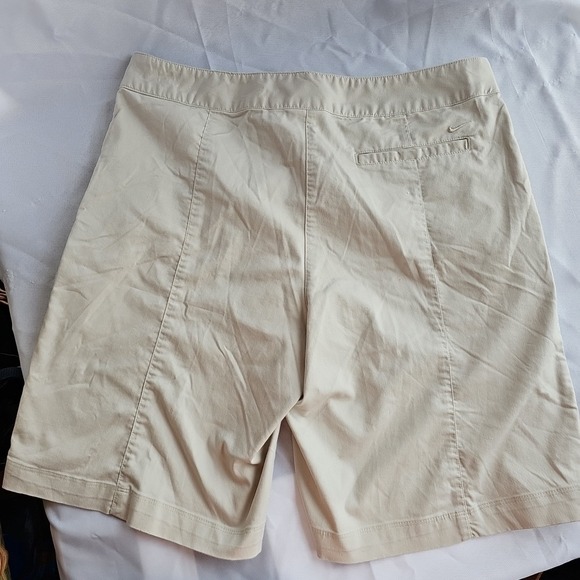 Nike Golf Shorts Womens 12 Beige Khaki Fit Dry Chino Performance Walking Casual - Picture 2 of 7